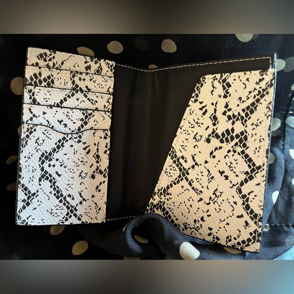 Victoria Secret PassPort Holder - Picture 3 of 3